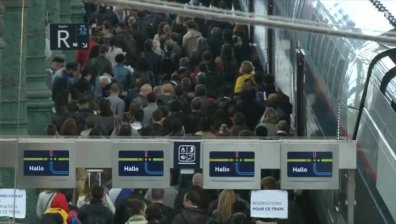 Стачка спря от работа всеки втори влак и машинист във Франция