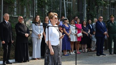 Митрофанова откри учебната година в руското училище в София: "Не се страхувайте да мечтаете смело"