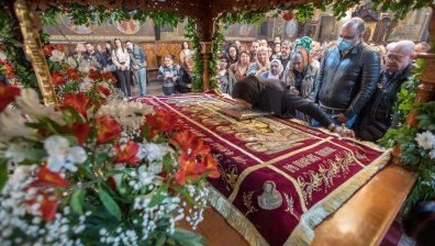 Какво символизира минаването под плащеницата и защо постът е най-строг