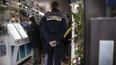 Разбиха група за трафик на хора с увреждания, използвани за просия във Франция