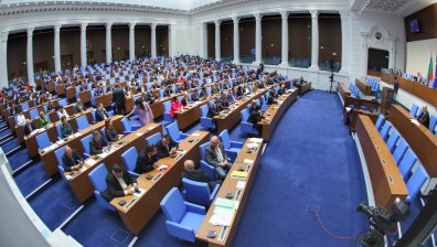 Бюджет под напрежение: Дефицитът в центъра на спора между депутатите (ВИДЕО)