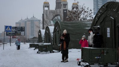 Зима без ток и храна в Украйна: Семействата оцеляват при -26&deg;C