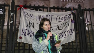 "Нито една повече": Пореден протест срещу насилието над жени в България (СНИМКИ)