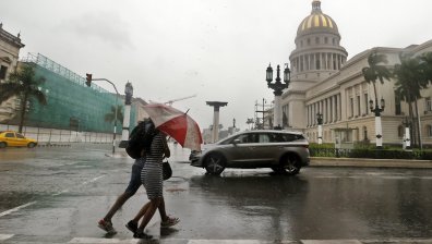 Ураганът "Оскар" връхлетя Куба и ще усложни аварийната ситуация с тока