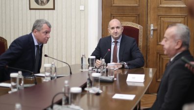 ИТН искат връщане на колите на НСО за администрацията на Радев