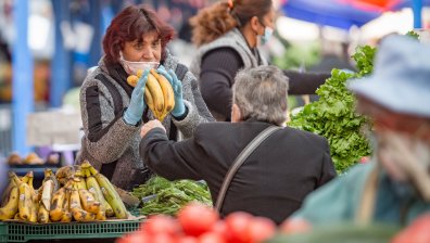 Цената на краставиците и доматите скочи за втора поредна седмица
