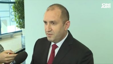 Радев за скандала с кирилицата: Плевнелиев пак бърза