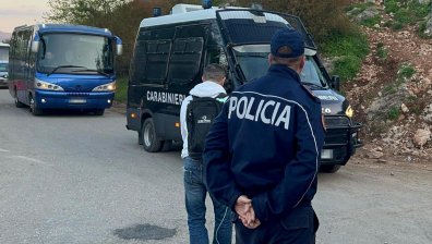 Заплита се мистерията с откритите трупове на бебе и жена в Италия, издирват мъж