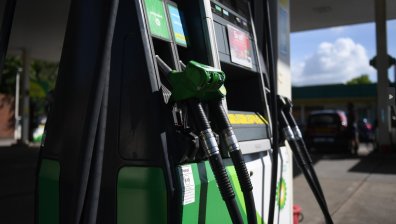 Петролът се възстанови частично след поевтиняването на долара