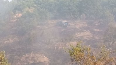 37 военни се включиха в гасенето на пожара край село Петрово