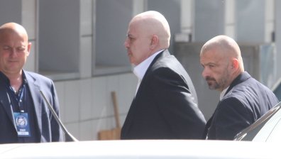 Слави Трифонов обра вота на българите в чужбина, събра 29,83% от гласовете