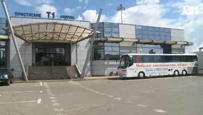 В София започна ваксинация в моловете и на летището, желаещите не са малко