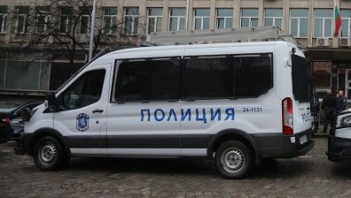 Пиян мъж извади нож на полицай и го вкара в болницата