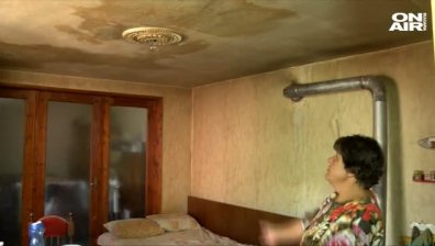 Хората в Левски - сами срещу последствията от градушката 
