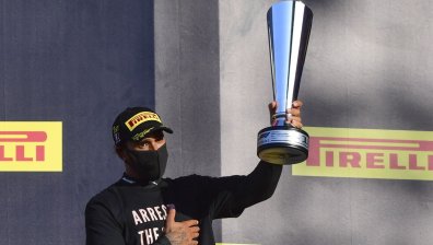 Хамилтън отбеляза юбилейна 90-а победа на "Муджело"