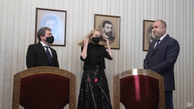 Върнат мандат и освирквания: "Има такъв народ" предаде политическата щафета