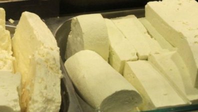 Млякото не е мляко, а сиренето не е сирене &ndash; какво купуваме от магазините?