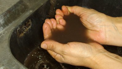 От чешмите в Ловеч втора седмица тече кафява вода