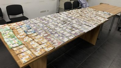 Митничари хванаха недекларирана валута за над 1 270 000 лв.
