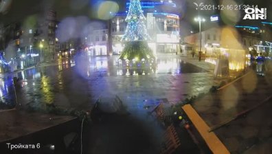 Да мразиш Коледа и да угасиш светлините на елхата в Бургас