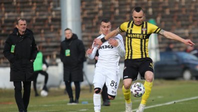 "Славия" и "Ботев" (Пд) спукаха топката на "Овча Купел"