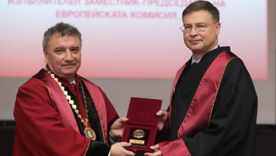 Домбровскис попари надеждите за еврото: Инфлацията е главният проблем на България за Еврозоната