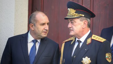 Президентът Радев уважи професионалния празник на пожарникарите