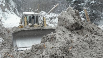 Лавина падна в Пирин, има загинал и затрупани хора