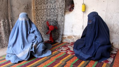 Затварят всички фризьорски салони за жени в Афганистан