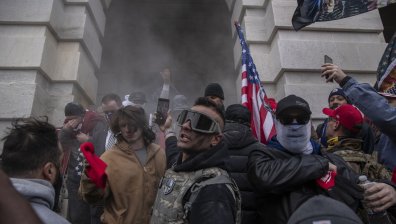 Българин в САЩ за хаоса на Капитолия: Срамно петно за демокрацията