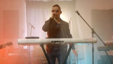 Innerglow с безгрижна песен като контрапункт на Ковид-19