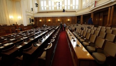 Под 20% от българите дават положителна оценка на парламента