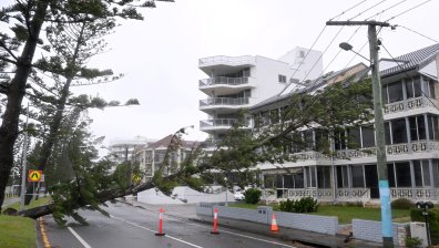 Стотици хиляди души в Австралия останаха без ток заради циклона "Алфред"