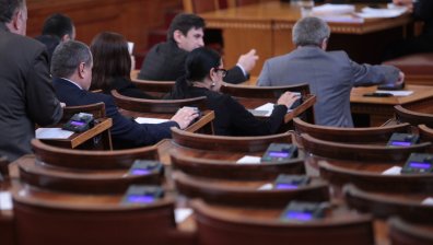 Изненадващо отложиха гласуването за размера на партийните субсидии