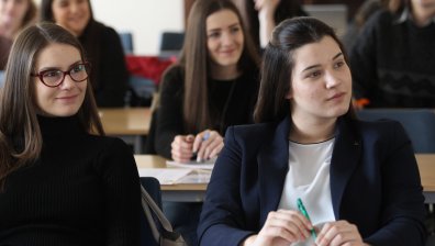Урок за криптовалутите и блокчейн технологията събра десетки ученици във ВУЗФ