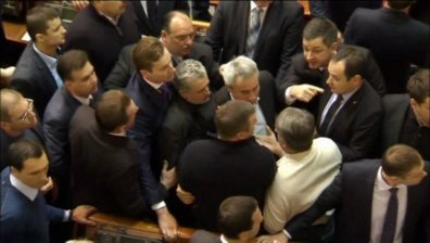 Украинските депутати се сбиха при гласуването на бюджета за 2014 г.