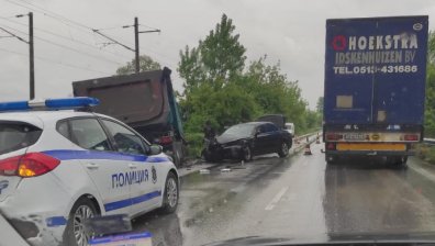 Прокуратурата разследва катастрофата с кортежа на Радев в Пловдив