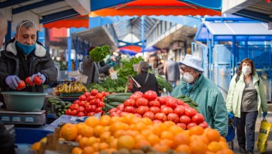 Плащаме с 27,4% по-скъпи домати, горивата са скочили с 3,5%