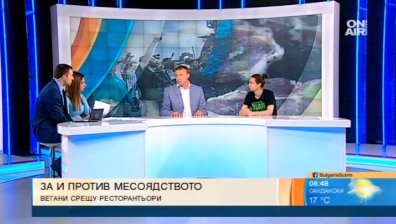 Веганите отново заляха с "кръв" бул. "Витоша"&hellip; Месо или убийство?