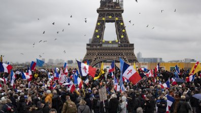 Масови протести срещу ваксинацията във Франция и Канада