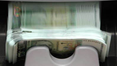 Дом, кола, почивка, купон... БНБ посочи за какво теглим кредити най-често