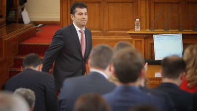 Дебатират за деня на вота на недоверие, очаква се позицията на Радев