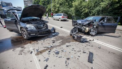 Дете и майка му пострадаха при тежка катастрофа в София