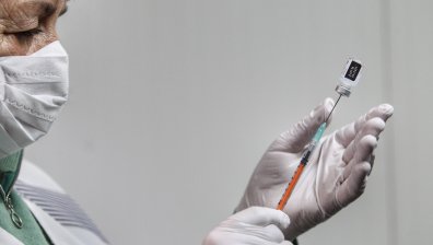 Поставените под карантина в Испания наши учители и ученици не са ваксинирани