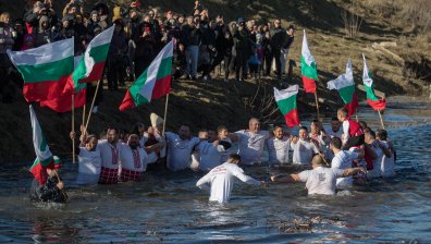 Ледено хоро на Йордановден и в Елин Пелин