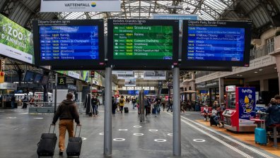 Британците във Франция са в хаос след новите мерки, търсят спешно чартъри