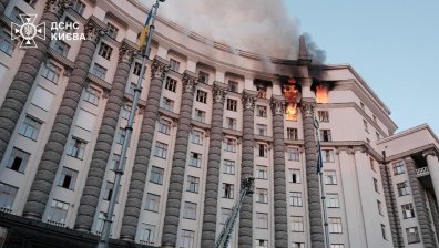 810 дрона и 13 ракети: Как Русия порази правителствена сграда в Киев