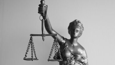 Съдят братя от добричко село, задигнали 19 000 лв. от 88-годишен пенсионер