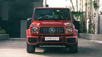 Mercedes-Benz G500 нарочно блъска автомобили по улицата