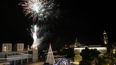 Коледното дърво във Витлеем грейна на церемония без публика (+ВИДЕО)